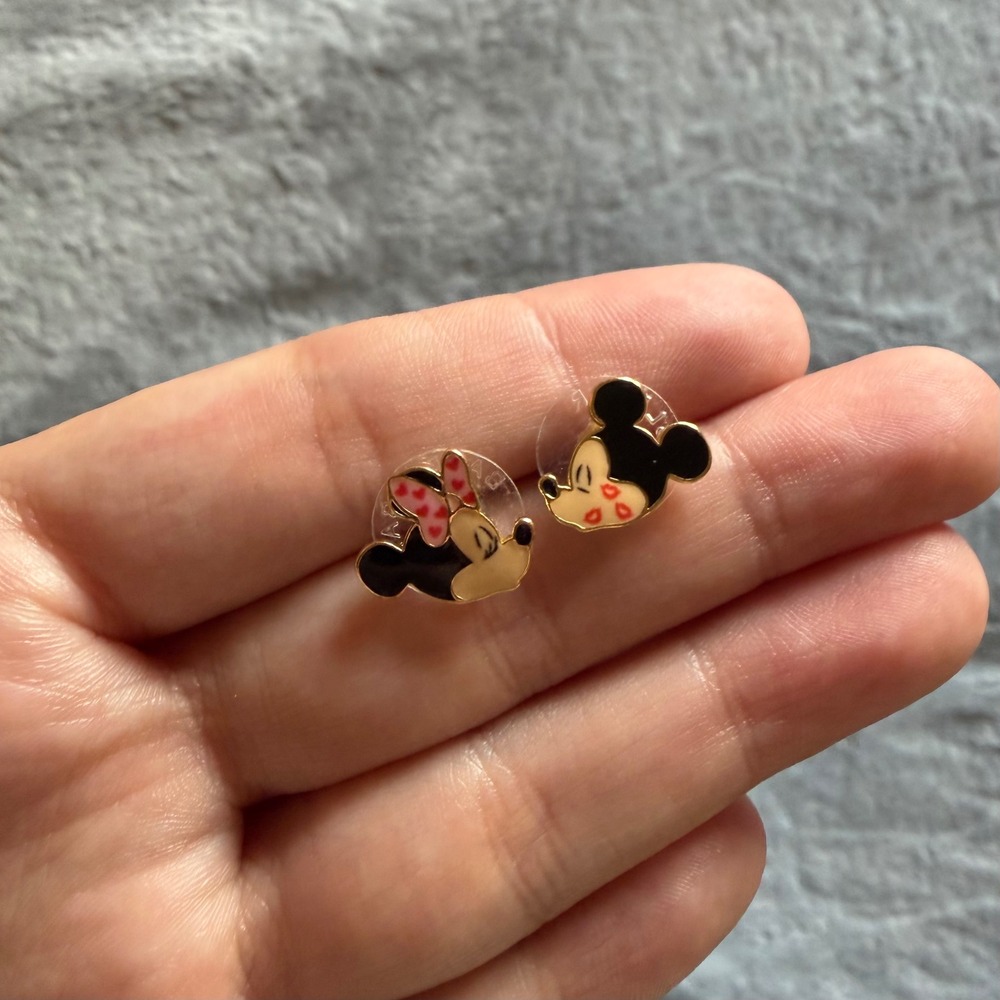 BaubleBar Disney Mickey Minnie Valentine's Day Stud Earrings Hearts Gold - D390